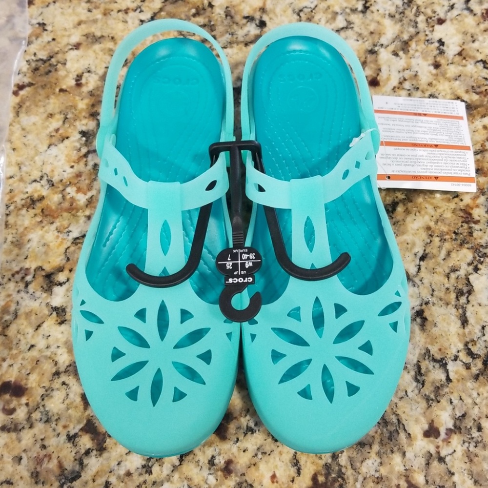 NWT womens Crocs size 9